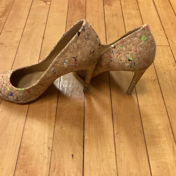 Heels - Picture 2 of 3